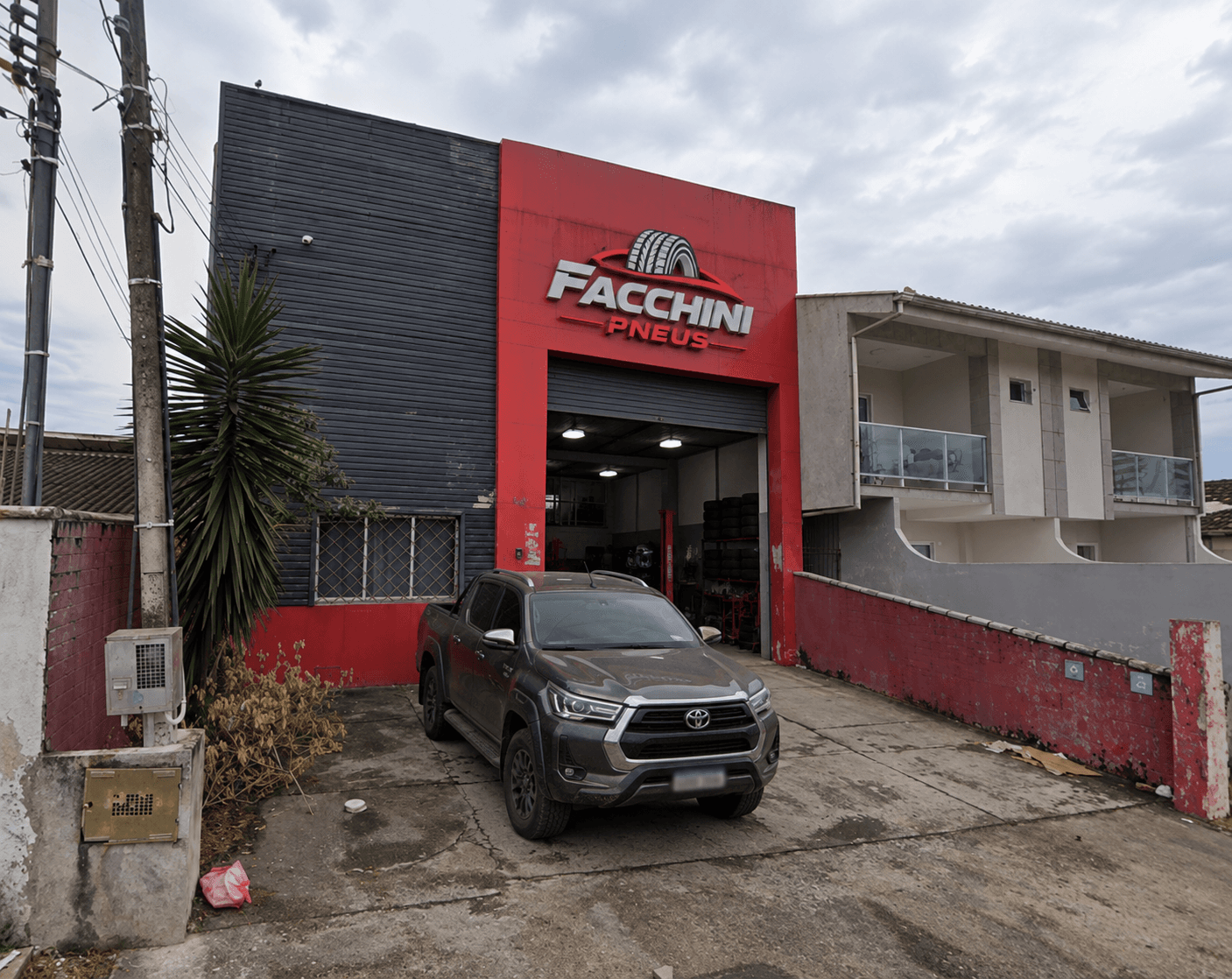 Fachada da Facchini Pneus em Itajaí